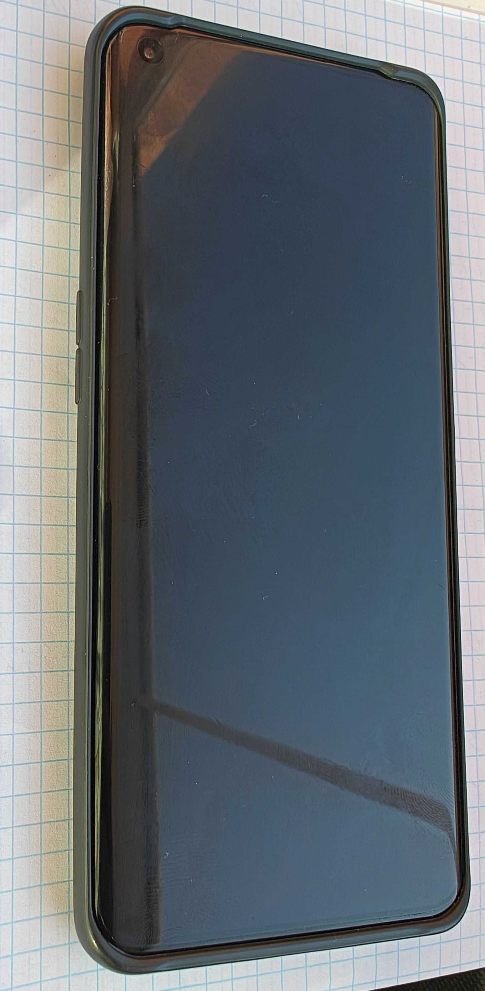 OnePlus 10 Pro с оригинален предпазен капак