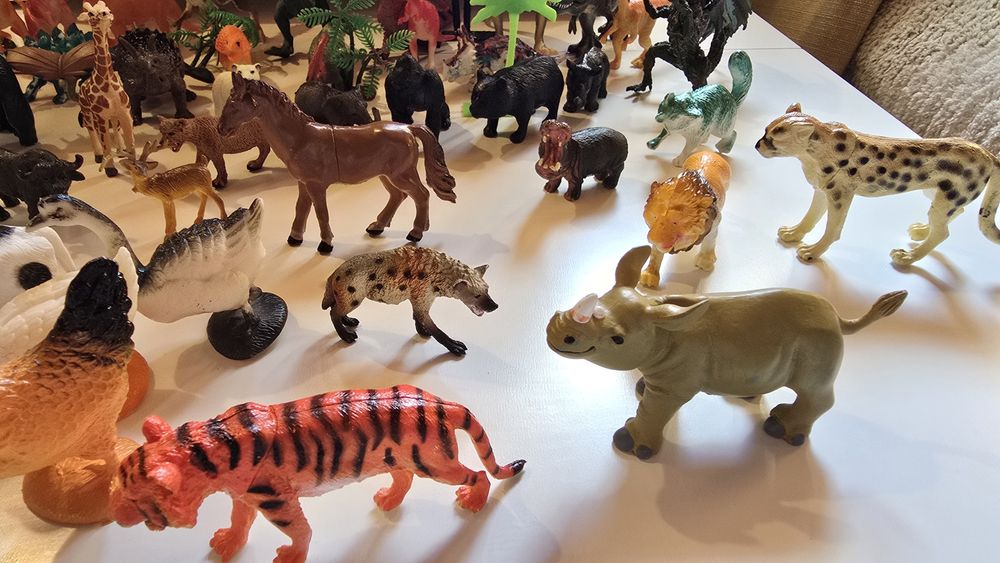 Продавам огромно количество детски играчки