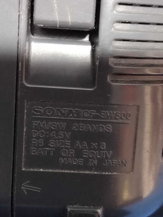 SONY ICF-SW800 radio, cu cartele pentru posturi de radio