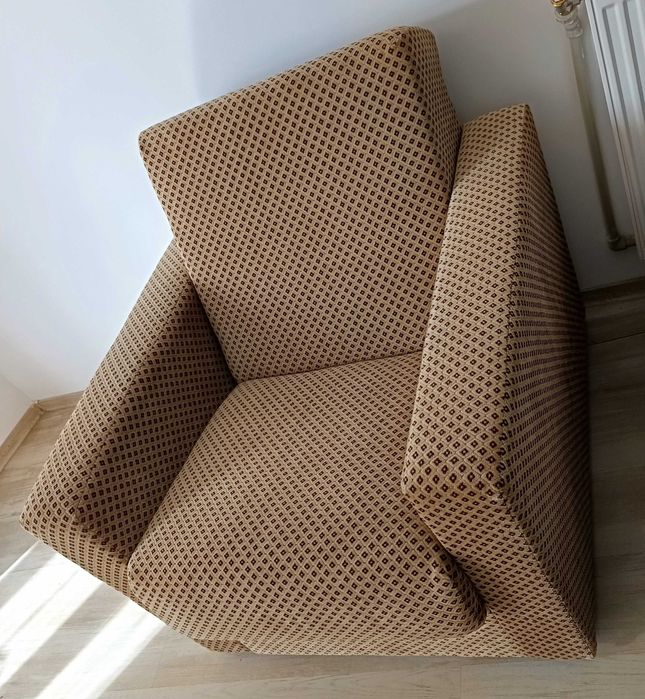 Set hol living 2Fotolii comode textil si masa pal cu sticla stare buna