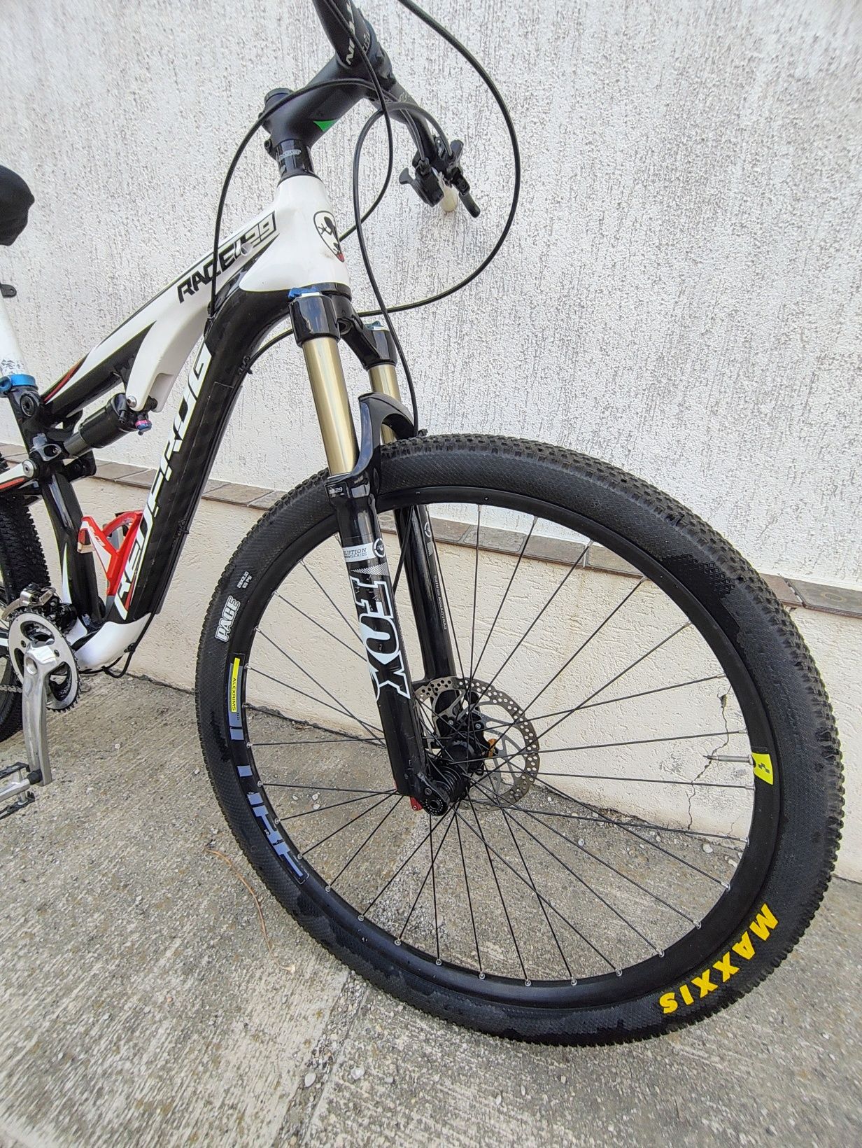 Bicicletă MTB 29” Full Carbon – Custom, Componente Premium
