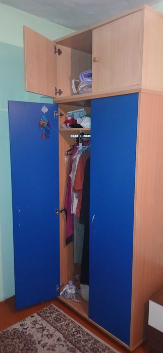 Продется БУ шкафы и кровать и прочее