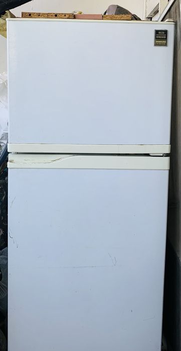 Продам холодильник на запчасти или ремонт