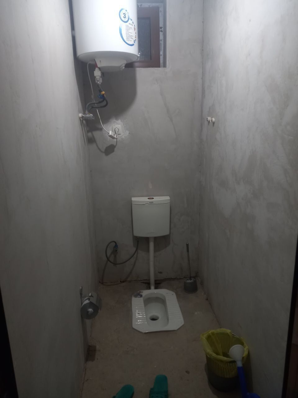 UY (Hovli) sotiladi. 5,5 sotix. Srochniyga sotiladi.