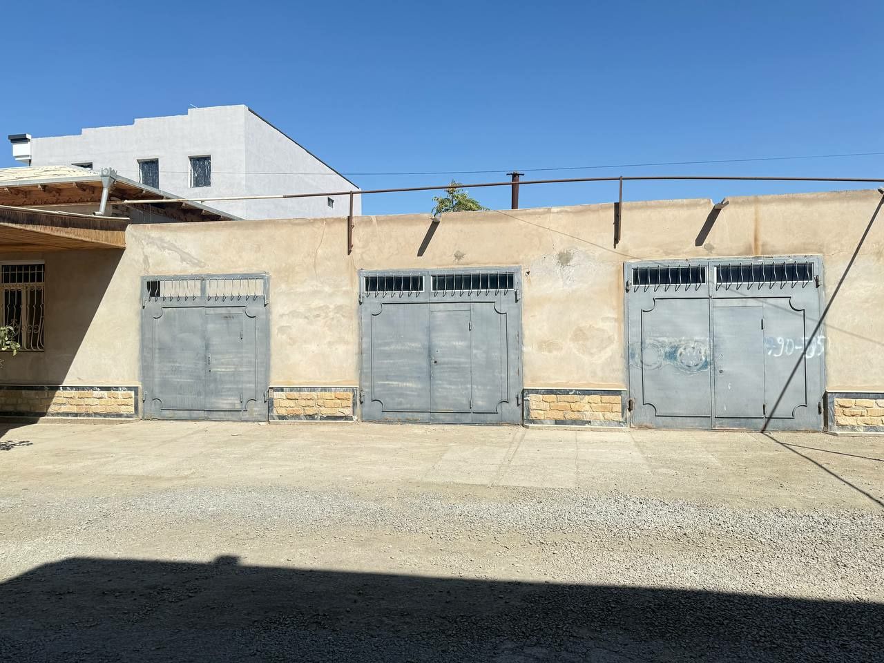 Hovli jov sotiladi raysentrda Nizomiy maktab yoninda