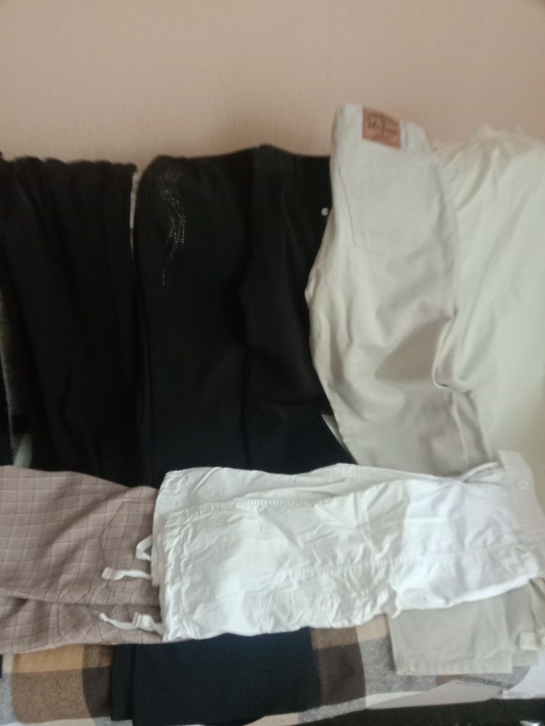 Продам женскую одежду.Юбки,платья,брюки  и т. д.