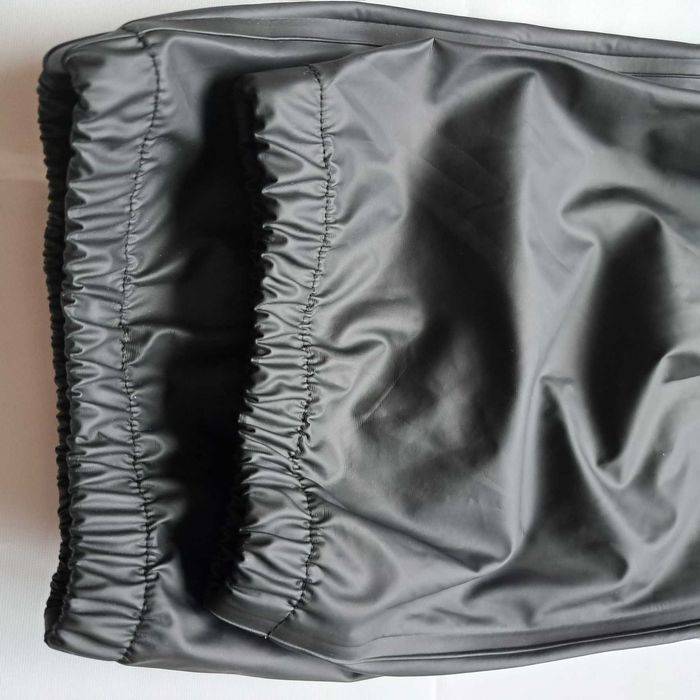 Pantaloni jogger din piele ecologică