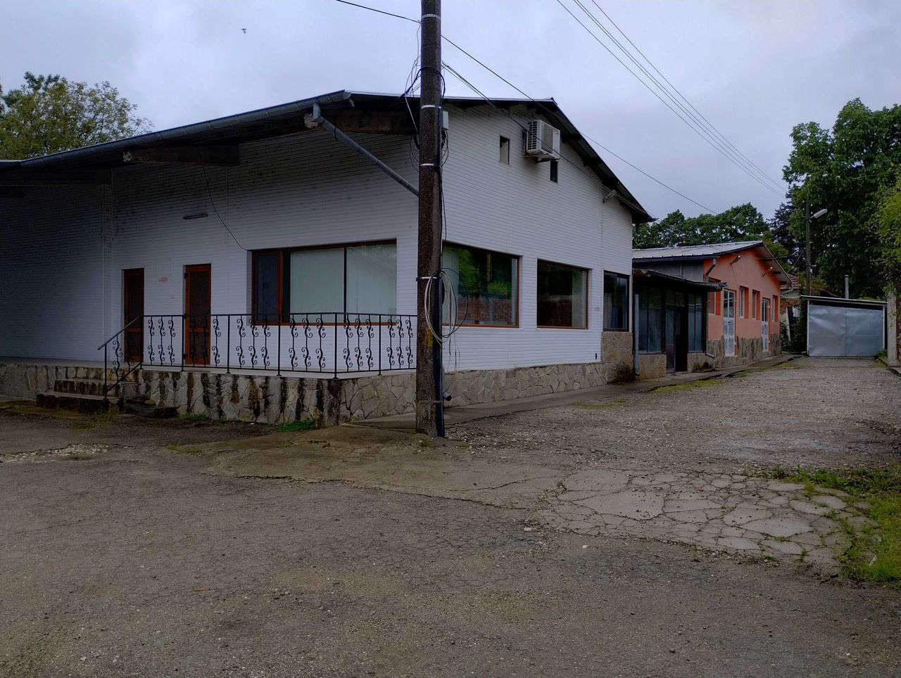 Дава се под наем Промишлена сграда в Троян - 1100 кв.м за 2600 € - Снимка #5