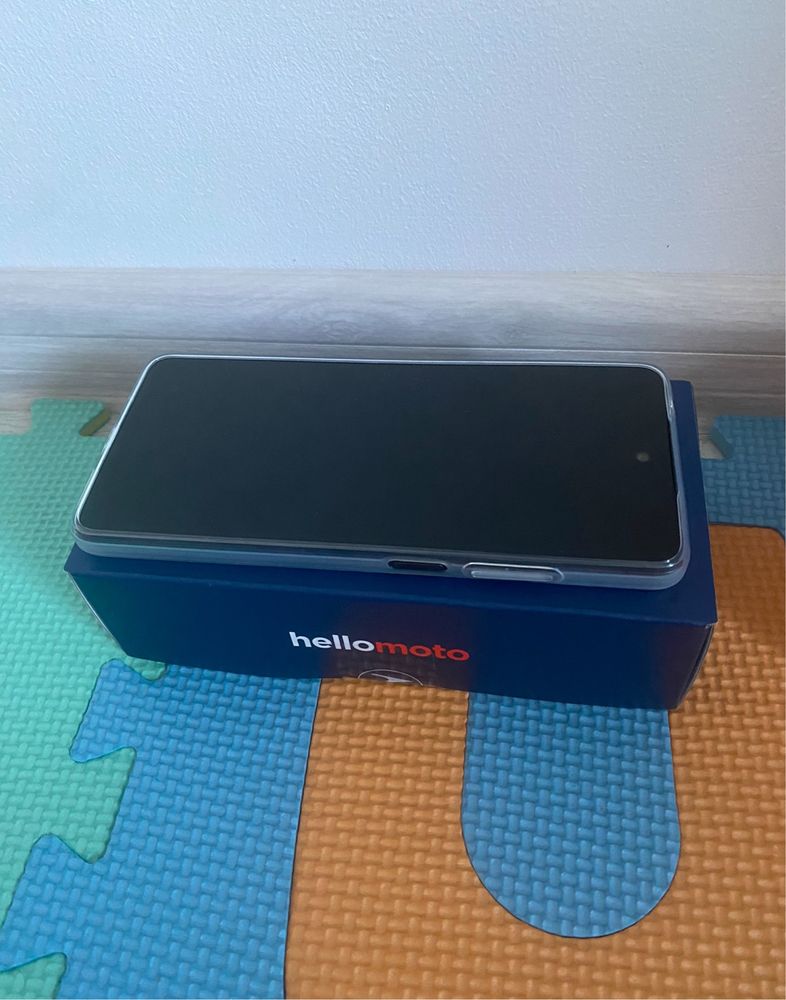 Vand pachet de 3 telefoane