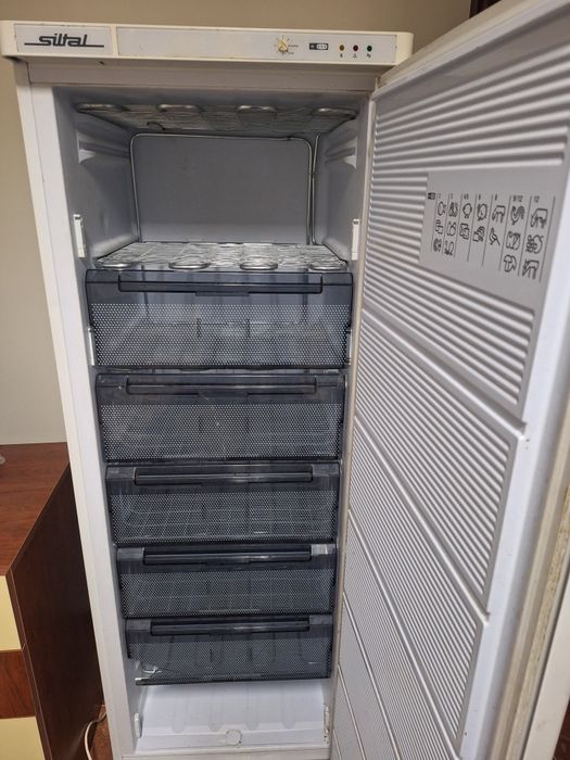 Продавам фризер Siltal