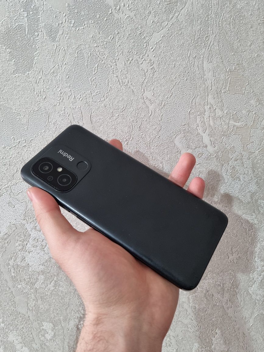 Продаю телефон Redmi 12C, память 4/64 в отличном состоянии!