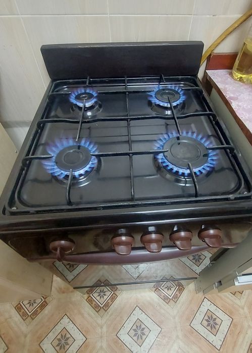 Продам газовую плиту