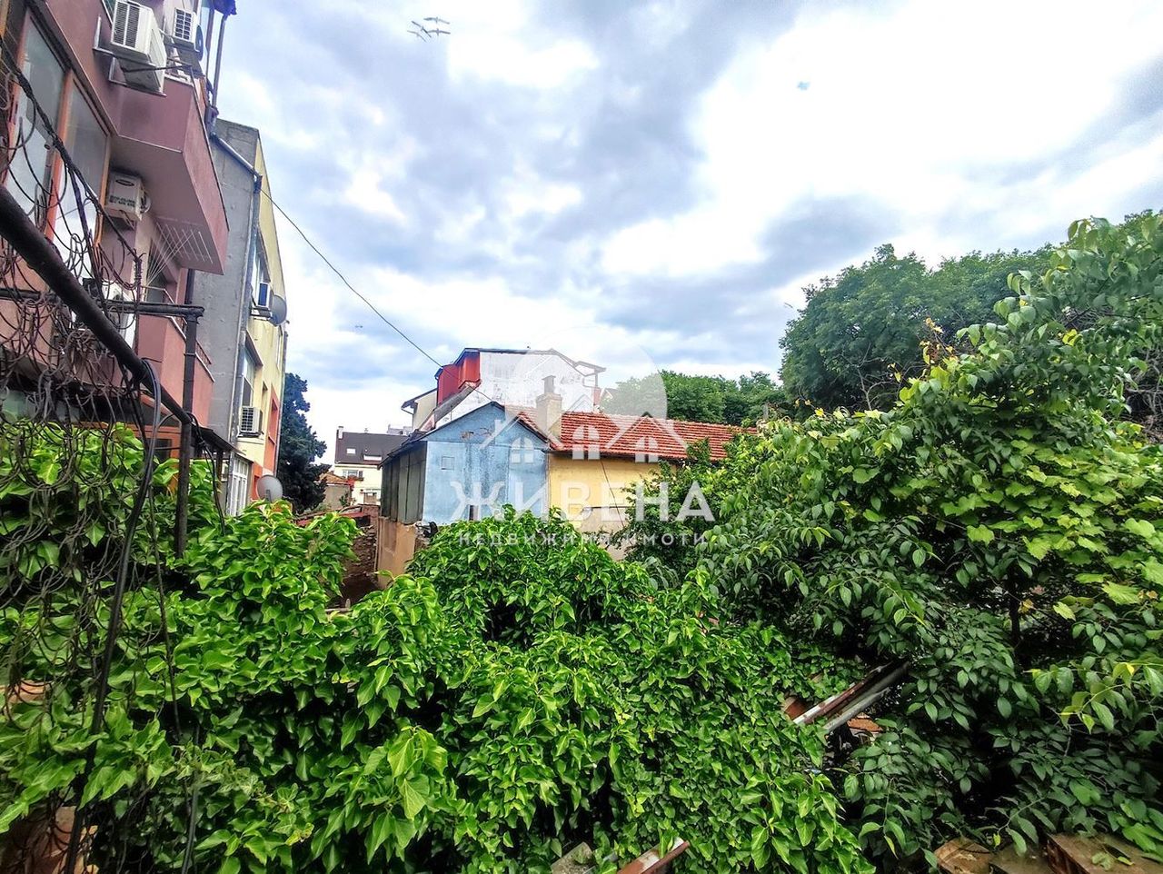 Продава се Парцел в Варна, Колхозен пазар - 140 кв.м за 1615 €/кв.м - Снимка #4