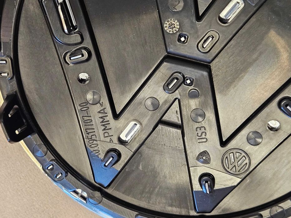 Emblema Sigla Frontala FARA Radar VW Volkswagen Golf 8 5H0853601D