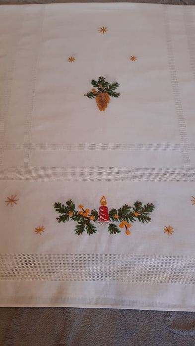 Бродирана покривка