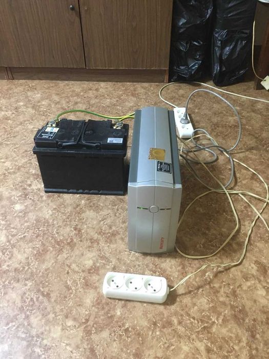 UPS Mercury Smart 1500 с аккумулятором 70 ампера выход 220 вольт