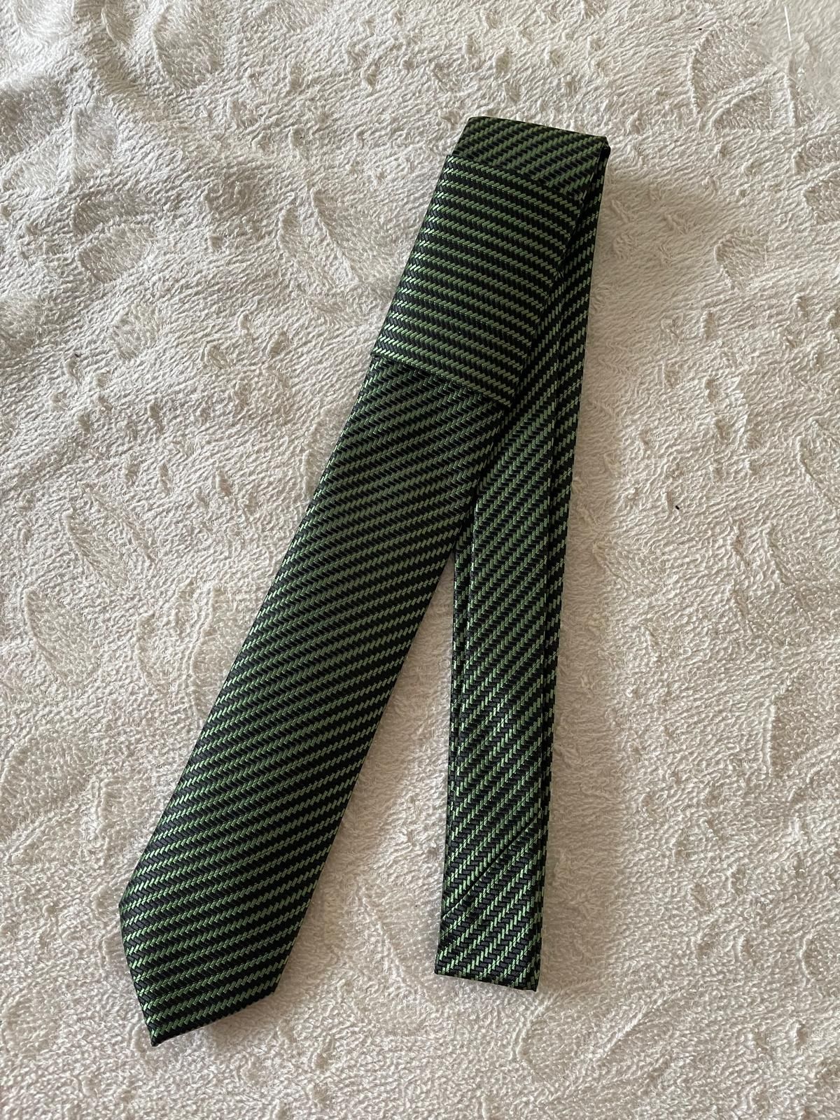 Cravata și batista verde