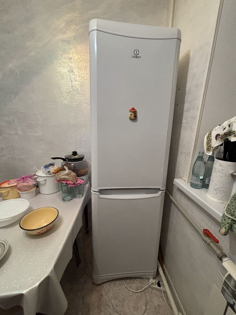 Холодильник Indesit