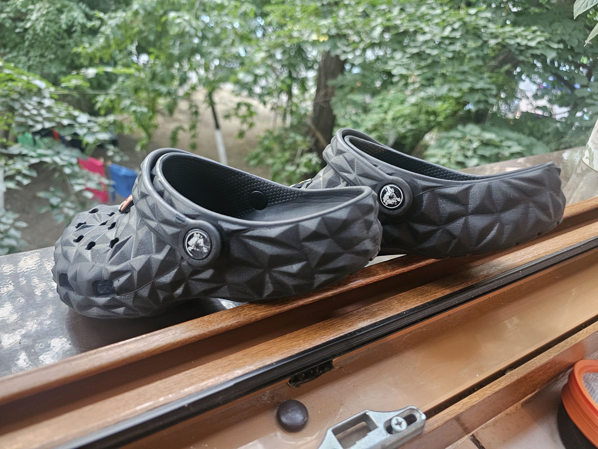 Crocs șlapi clasic Geometric Clog