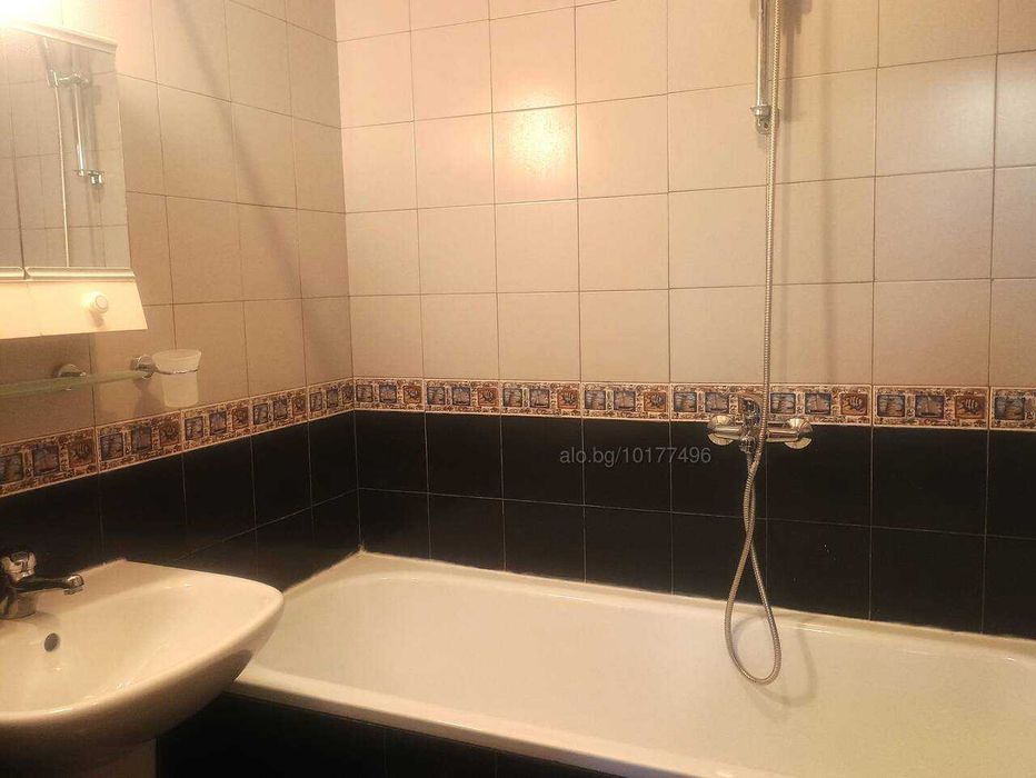 Практично студио с паркомясто в центъра на Слънчев бряг, до автогарата