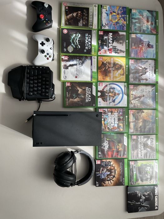 Xbox Series X cu 2 joystickuri - colectie jocuri si bonus