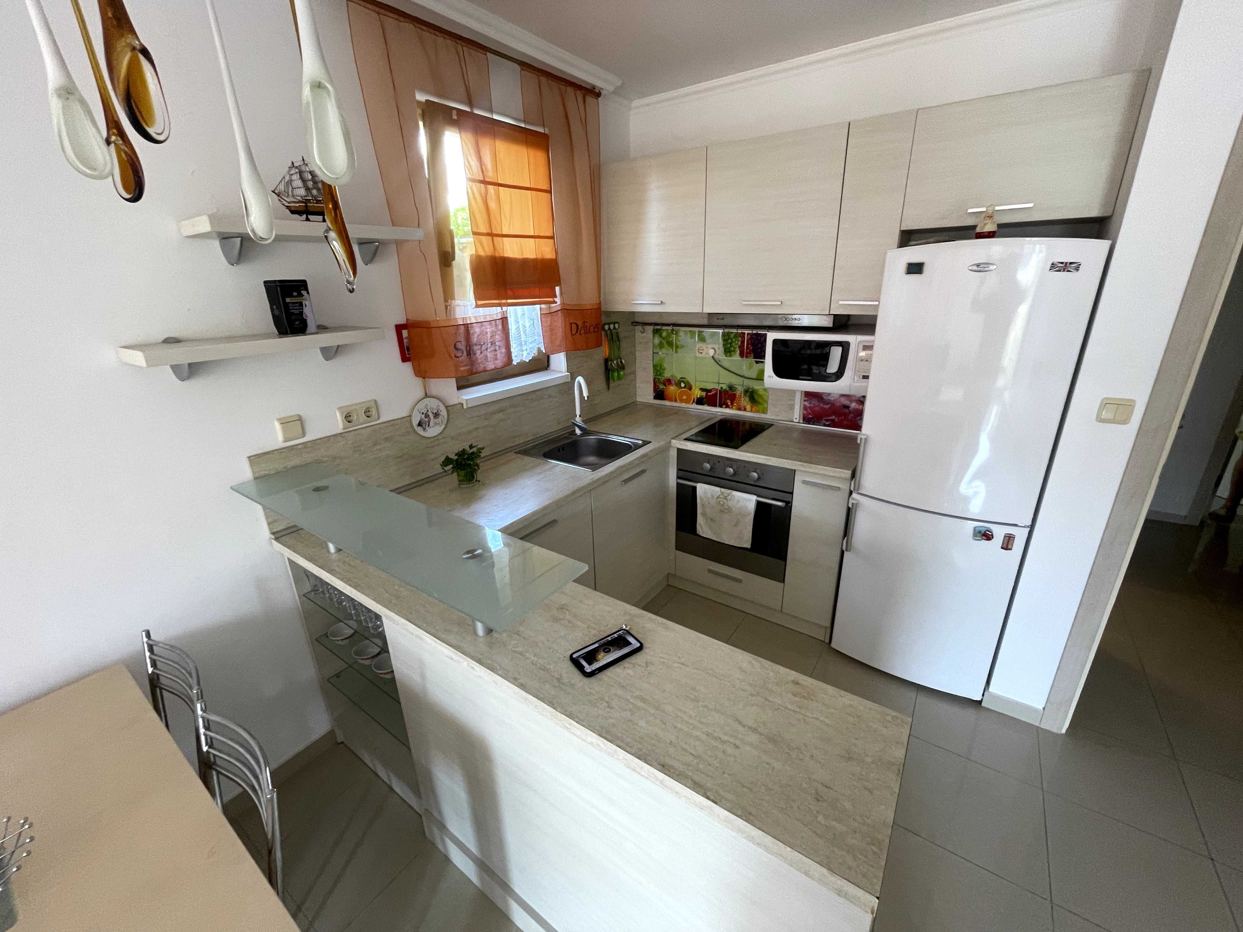 Прекрасен 2 стаен апартамент, 50м. от морето, без такса