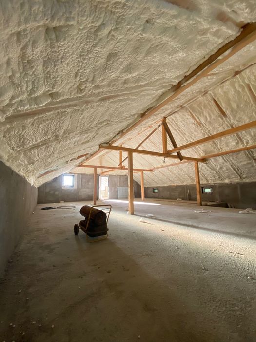 Izolatie spuma poliuretanica Izolatii Bucovina