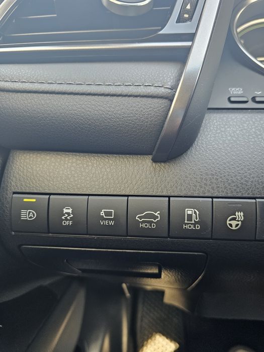 Vand Toyota Camry Exclusive Garantie 2031