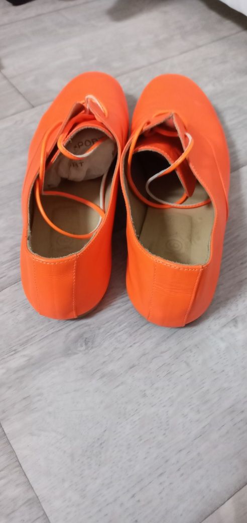 Продам мокасины женские