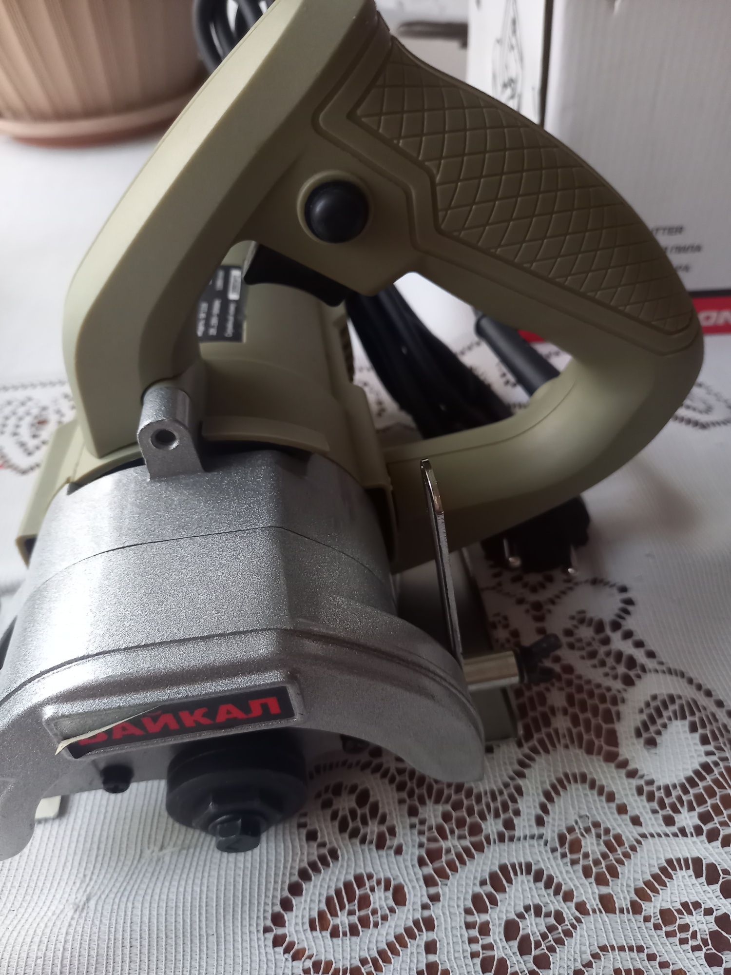 Продам  циркулярную пилу.