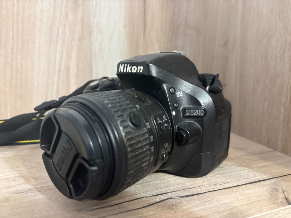 Nikon D5200 - în stare buna de funcționare, perfectă pentru începători