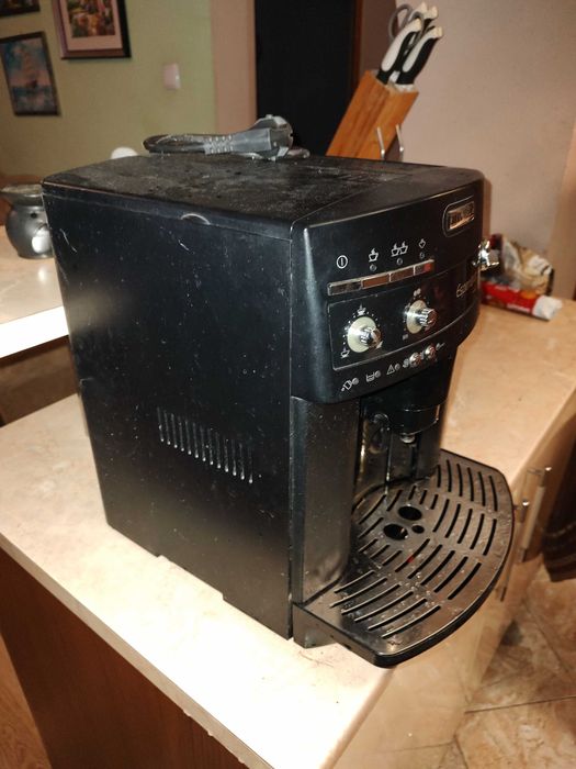 Продавам кафе автомат в добро състояние в