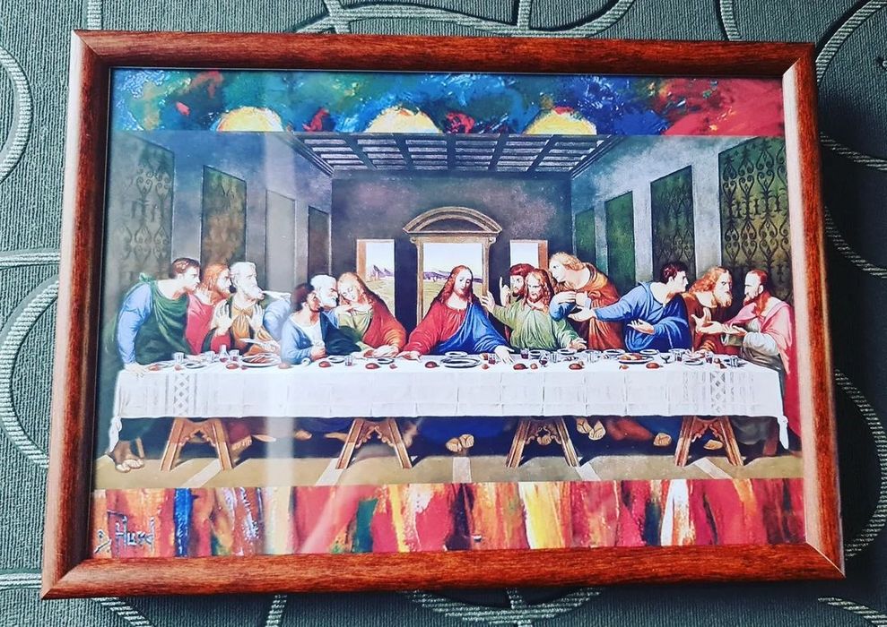 Картина Тайната Вечеря с дървена кафява рамка и поставка. Цена:49лв К
