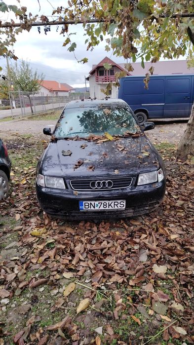 Audi an 2000 vand sau dezmembrez