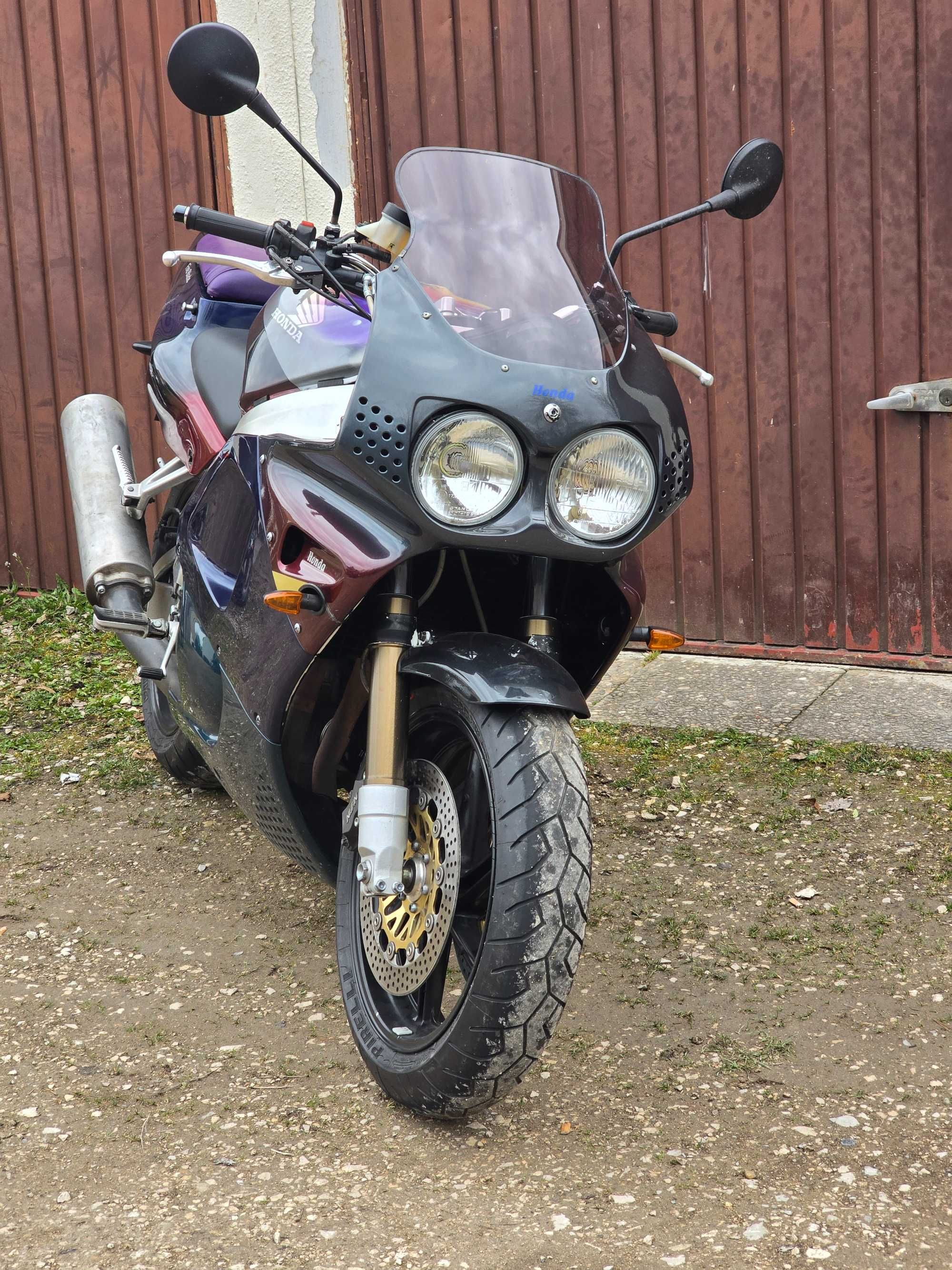 Honda cbr 900rr sc28