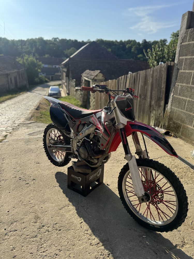 Vand sau schimb honda crf 250r 2012