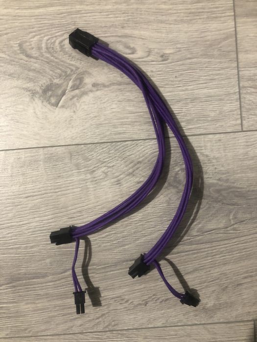 Adaptor pentru curent placa video