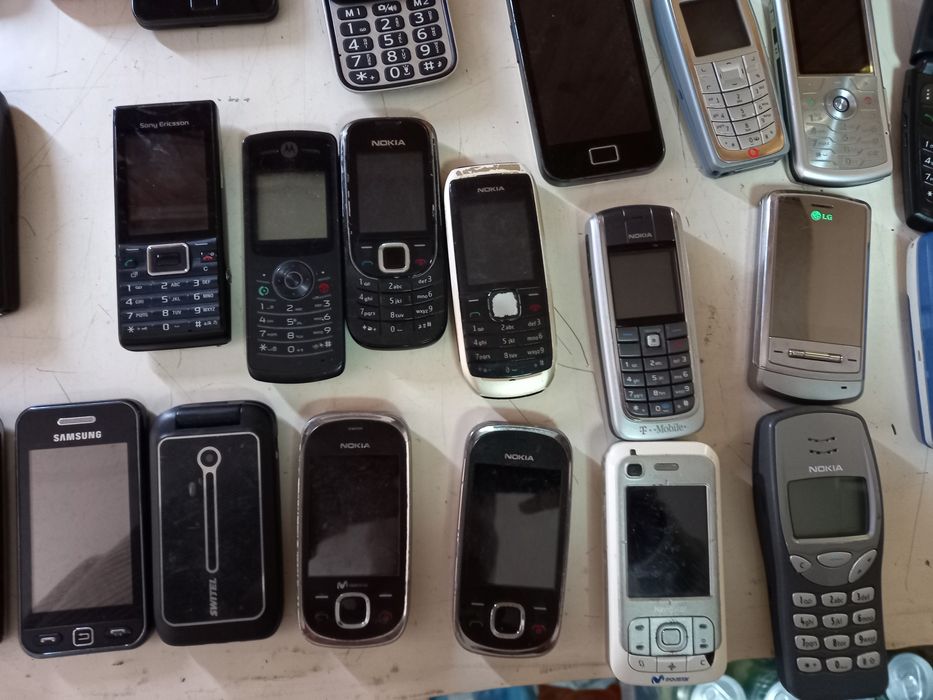 Vând/ schimb Lot 50 telefoane Nokia, LG, Samsung, Siemens, BlackBerry