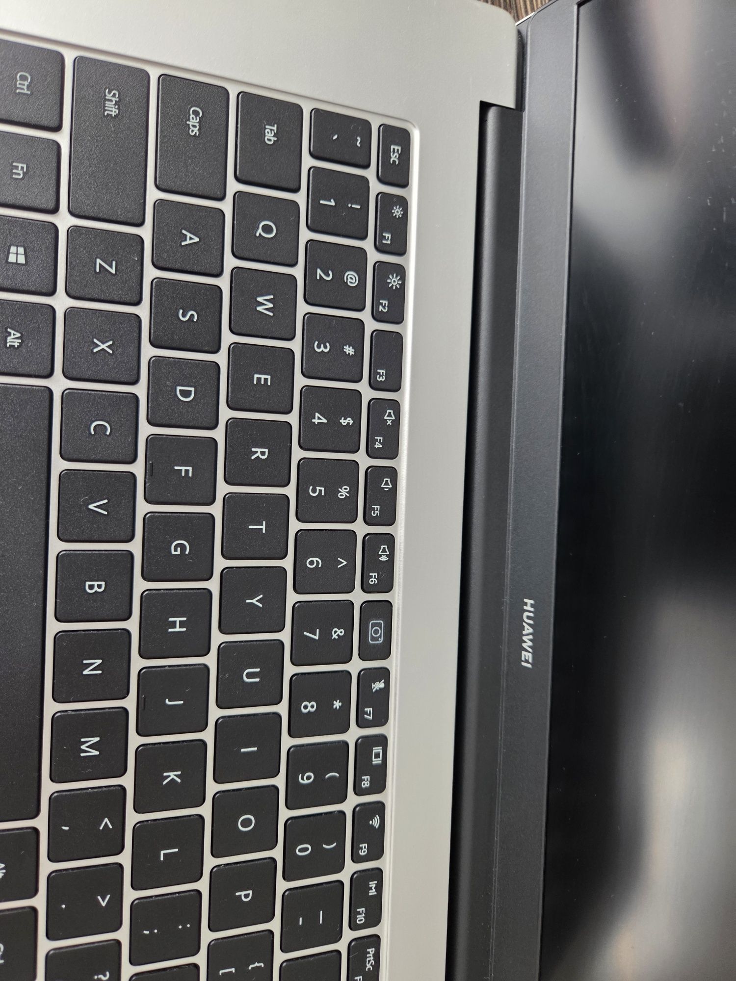 Huawei mate book d15 ryzen7