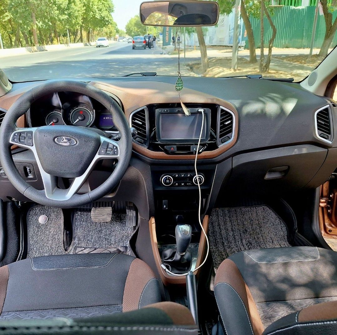 Lada X Ray tinig'idan izlaganla uchun Trakerni javobibini berdiganidan