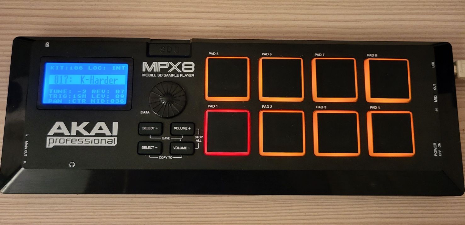 Akai mpx 8 (семплер)