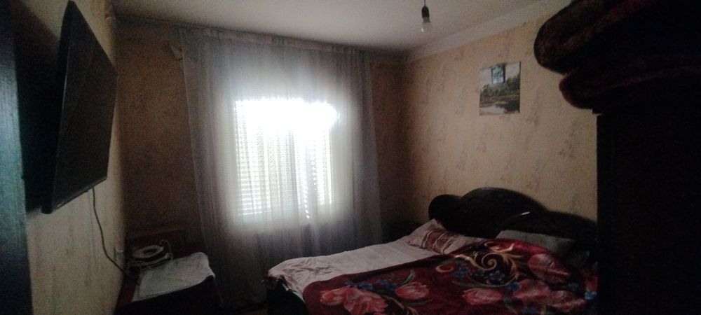 Dom sotiladi 4 xona srochni. Yashnobod