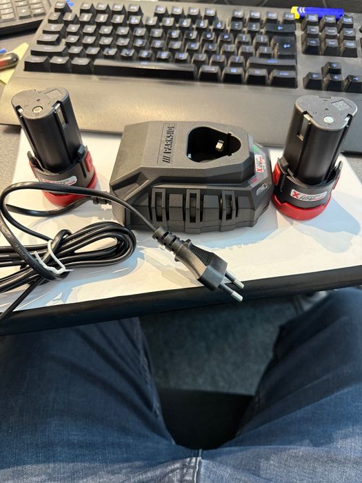 Set Parkside acumulator 2Ah si incarcator 2,4A la 12v