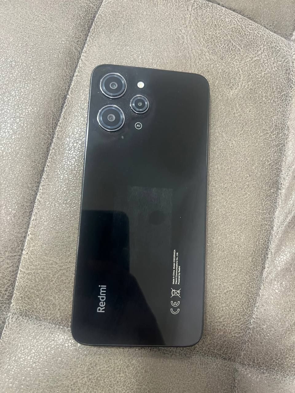 Redmi 12 yengi qirlgan joyi yo karopka dakiment bor yengide