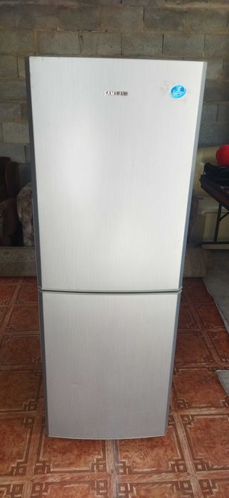 Холодильник Samsung