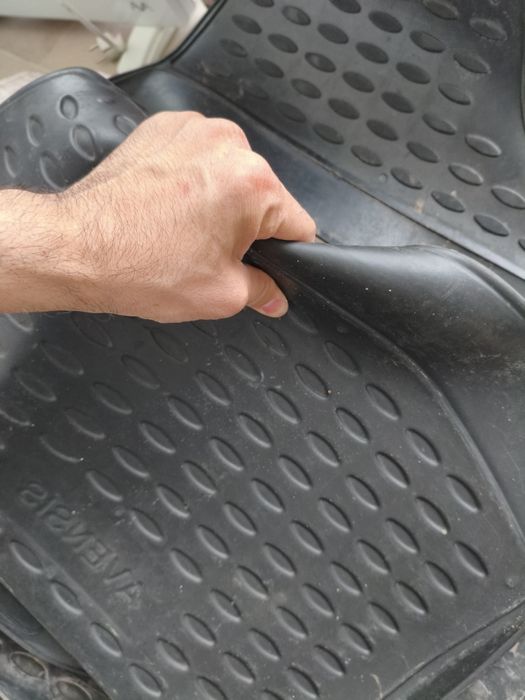 Оригинальное комплект салон  полики коврики для авто Toyota Аvensis