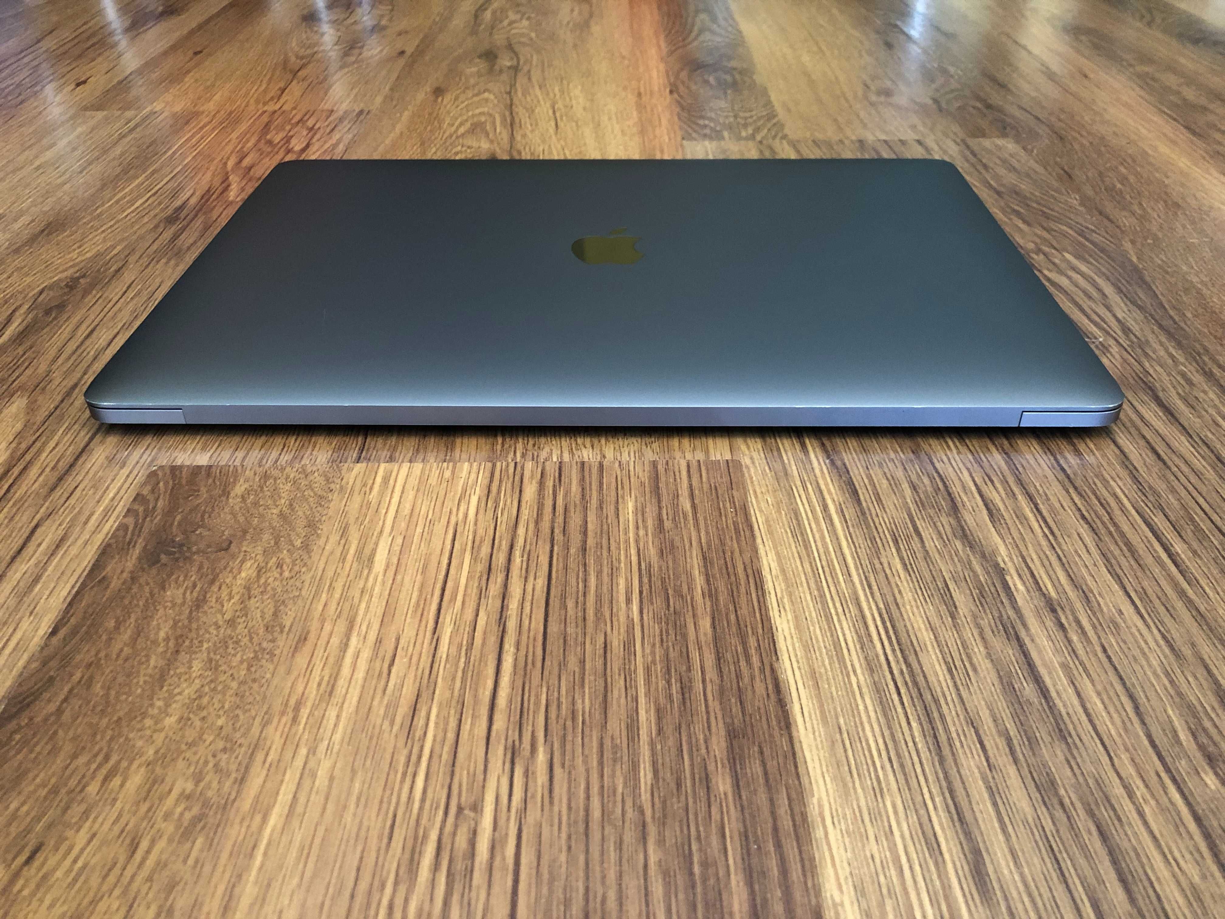 Core i9 32GB RAM/2000GB SSD Apple MacBook Pro 15 Mid 2018 Radeon 560X