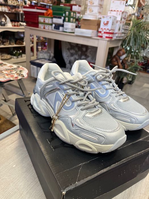 Продавам обувки на Replay НОВИ