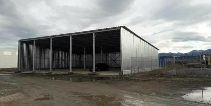 Vând hala metalică 9x8x4