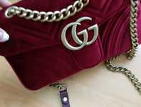Geanta catifea Burgundia,accesorii metalice aurii.mate,saculet, etiche